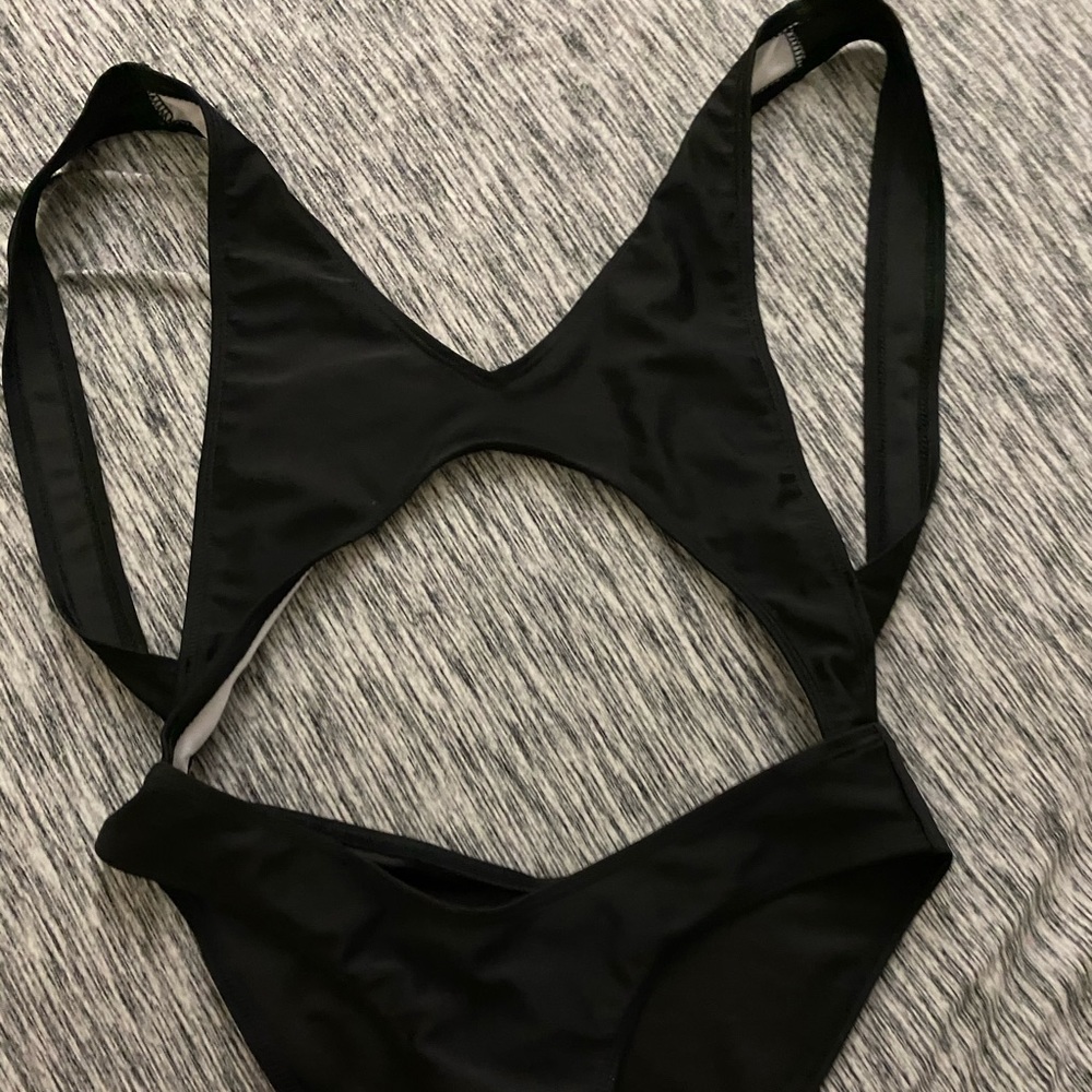 Black baiting suit with open tummy